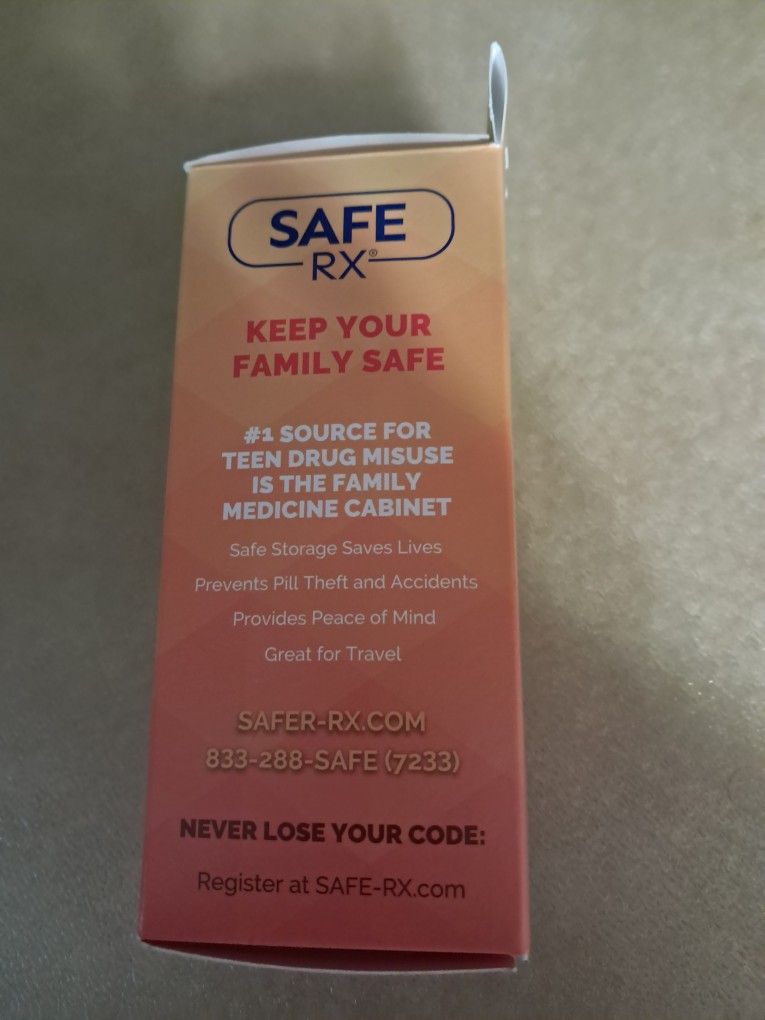Locking prescription vial - photo 4