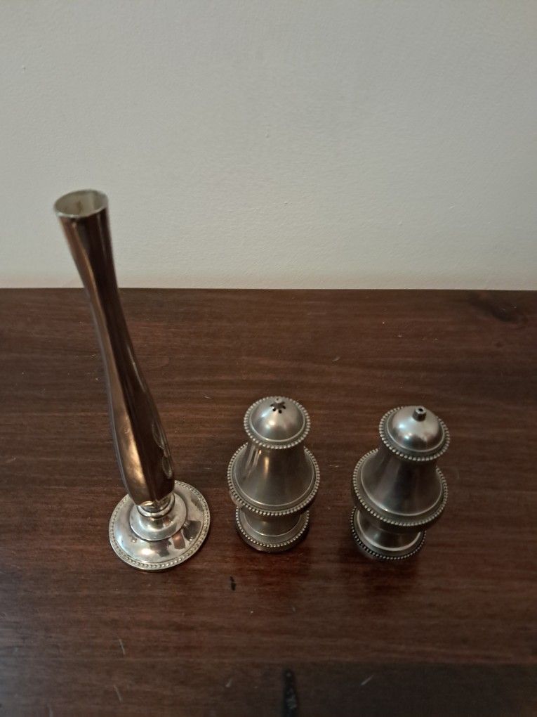 Salt and pepper shaker and vase