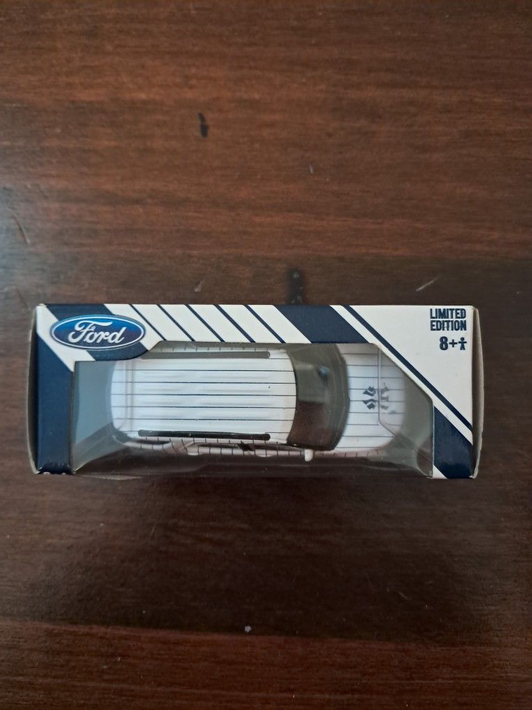 Greenlight 2011 Ford Explorer - photo 4
