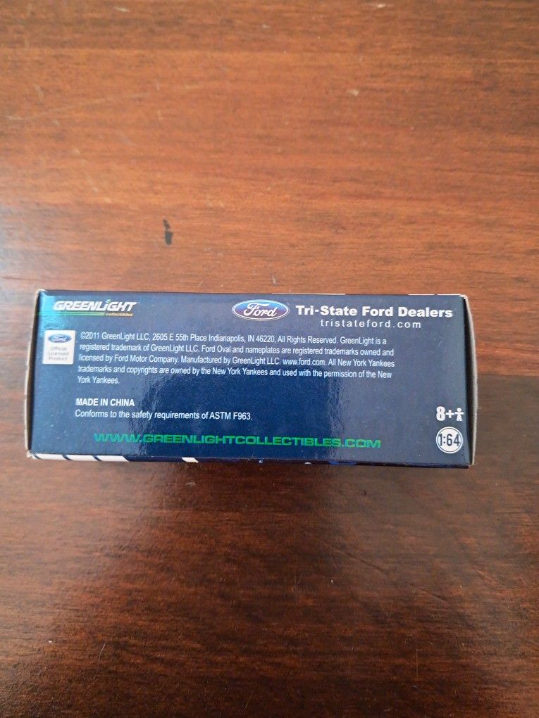 Greenlight 2011 Ford Explorer - photo 5