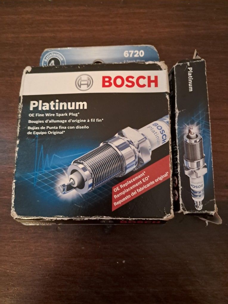 Five Bosch spark plugs 6720