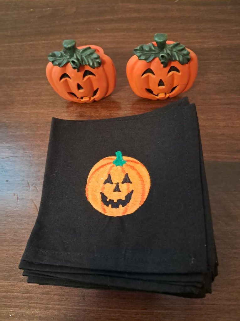 Halloween napkin holder