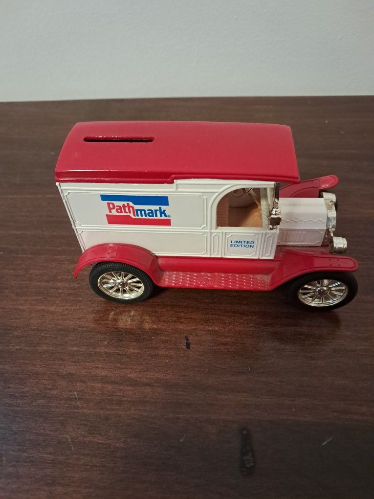 Limited edition Pathmark coin bank - photo 2