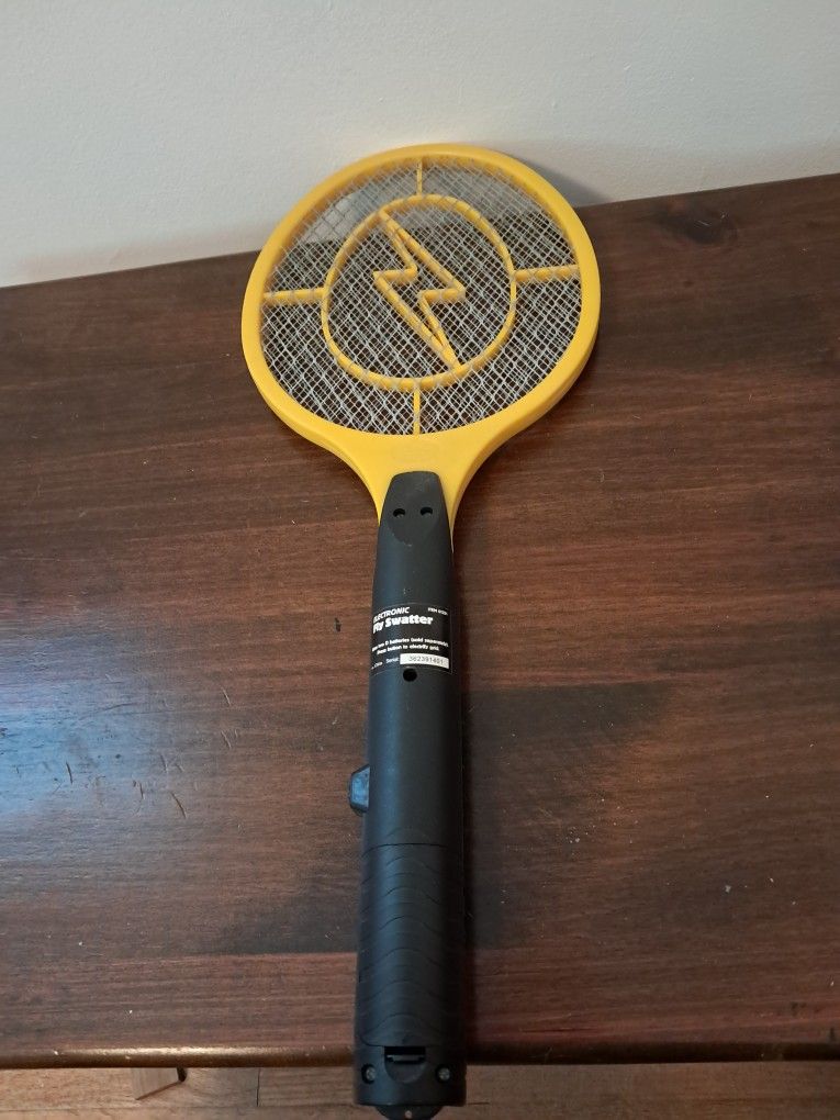 Electronic fly swatter