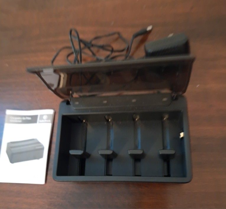 Radioshack universal Battery charger - photo 3