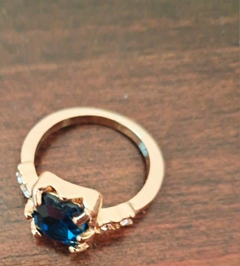 Blue sapphire ring