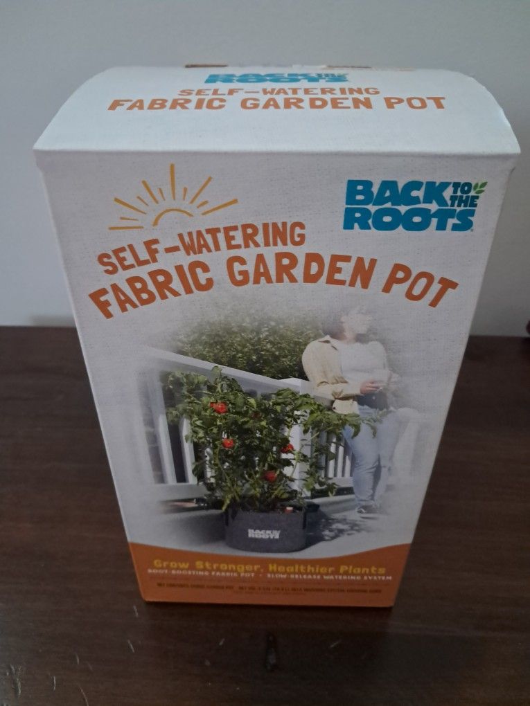 Self watering fabric garden pot