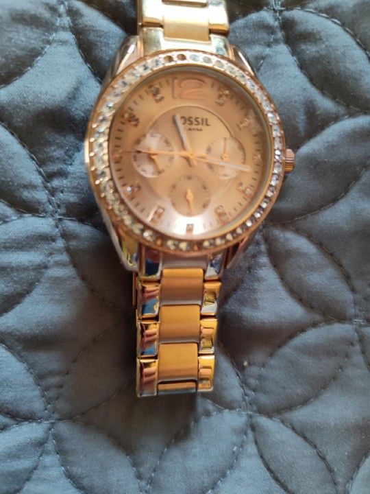 Women's Fossil Watch - photo 3