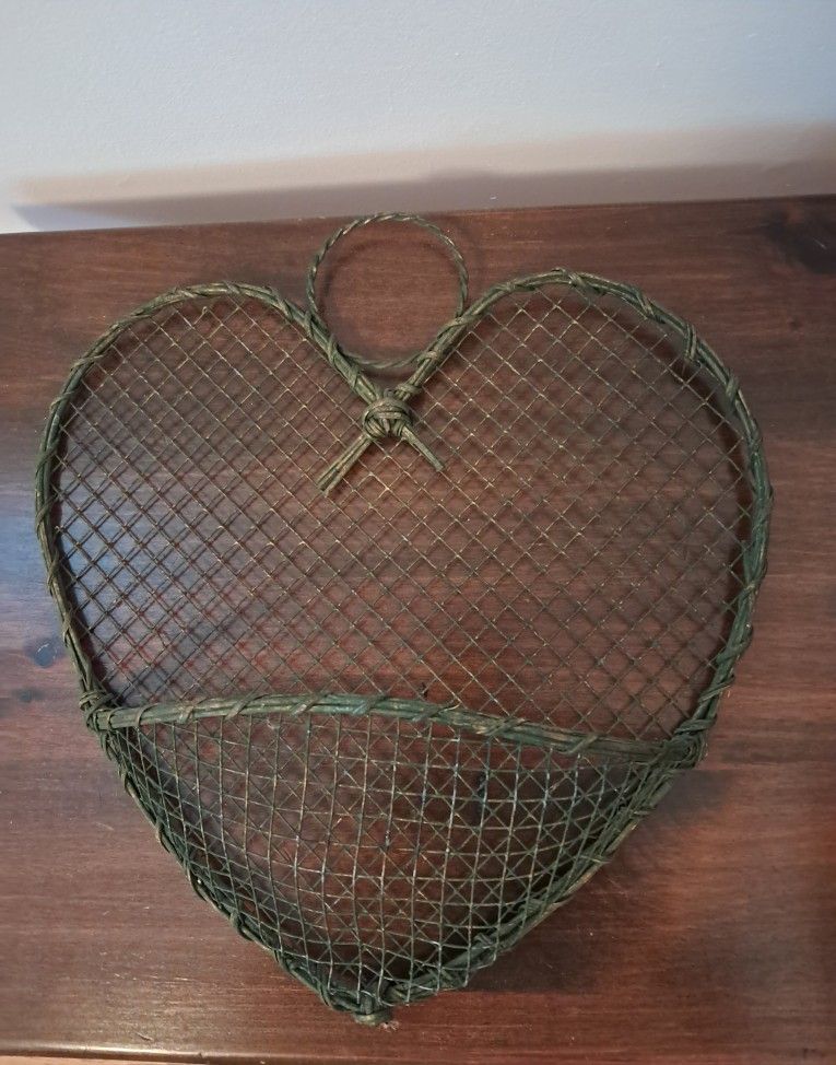Metal heart shape wall hanger - photo 3