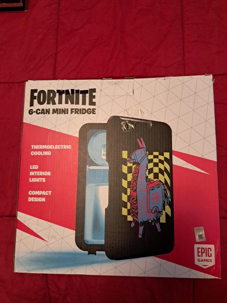 Fortnite Six Can mini fridge - photo 3