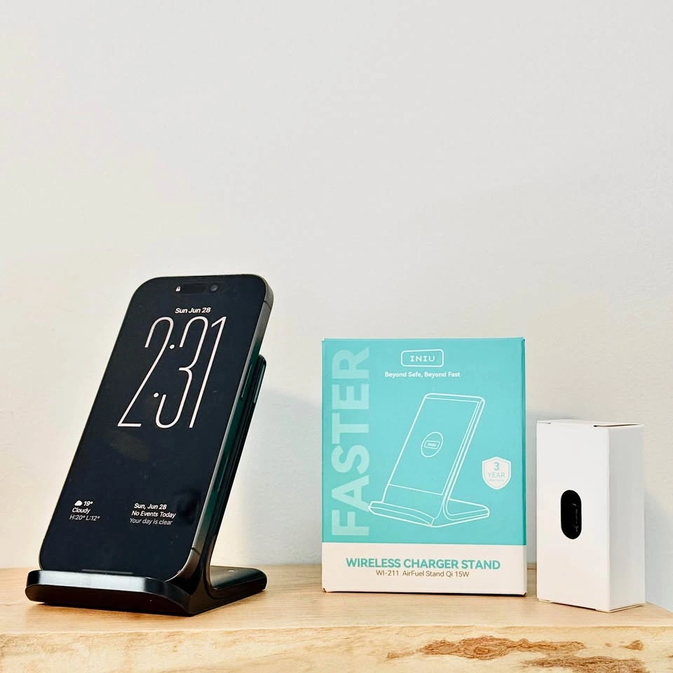 Wireless Charging Stand - INIU - Brand New 🏈
