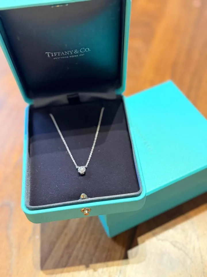 Pristine Tiffany & Co. platinum diamond solitaire pendant neckla - photo 4