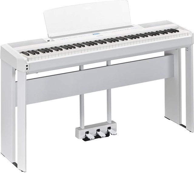 Yamaha P525 88-Weighted Wooden Key Digital Piano with stand