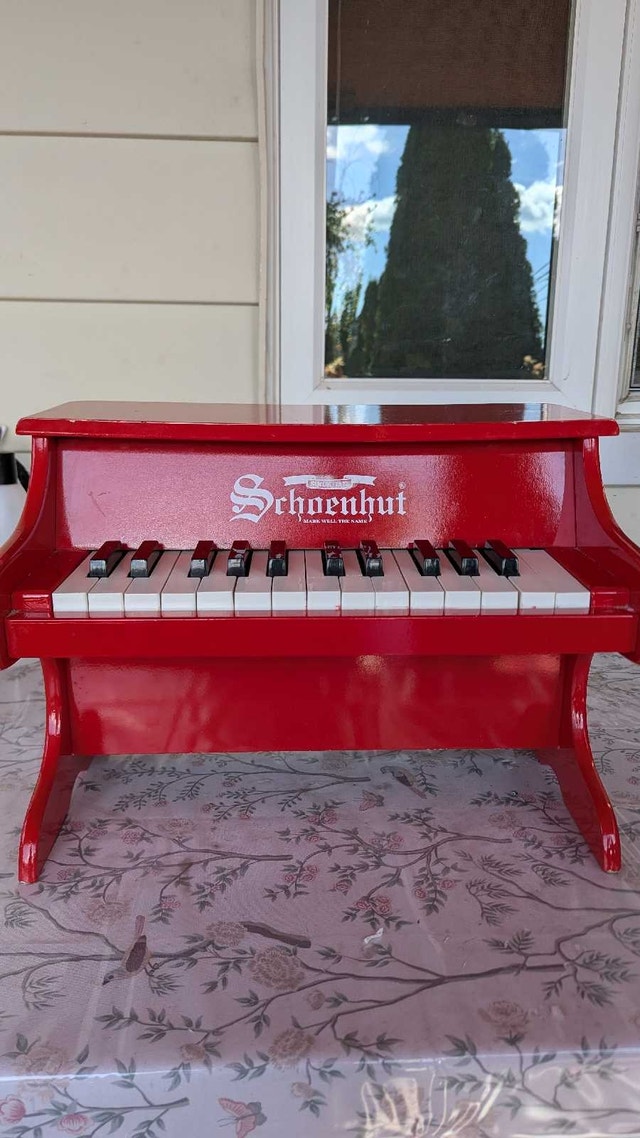 Schoenhut 25 Key My First Piano II Red
