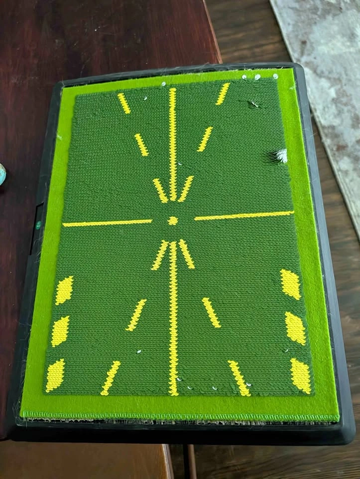 Professional golf hitting mat