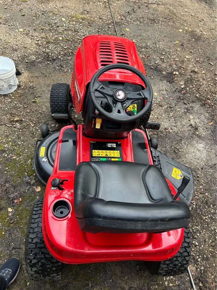 2020 42" MTD Yard Machine Ride Mower - photo 2