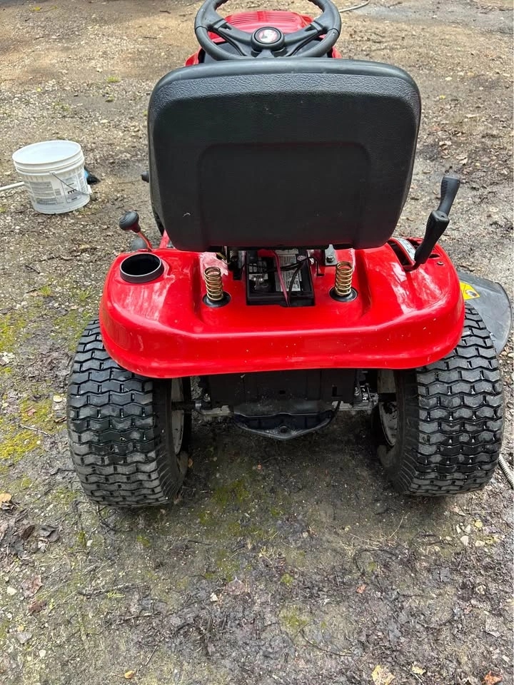 2020 42" MTD Yard Machine Ride Mower - photo 4
