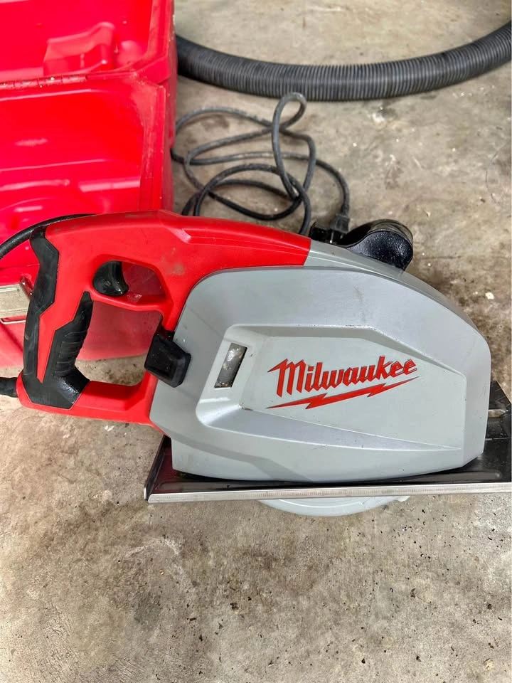 Milwaukee 8 inch metal cutting saw