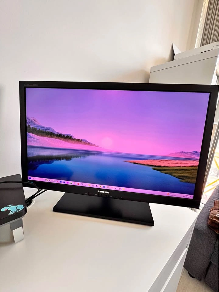 Samsung 27” 1440p WQHD Monitor – SyncMaster SA850