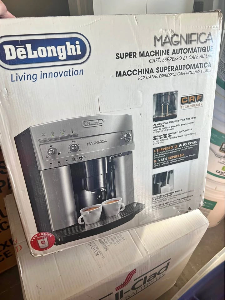 De’Longhi Magnifica Super Automatic Espresso Machine