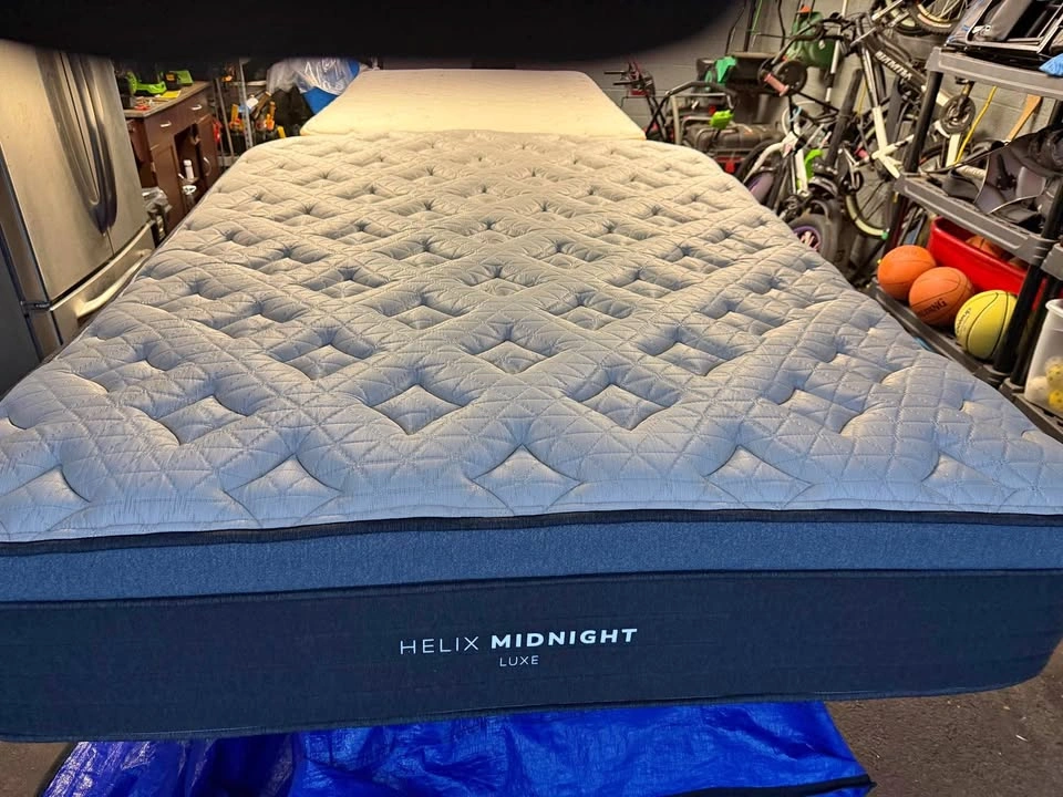 Helix Luxe Midnight Queen Mattress with GlacioTex Cover