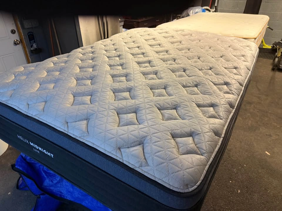 Helix Luxe Midnight Queen Mattress with GlacioTex Cover - photo 3
