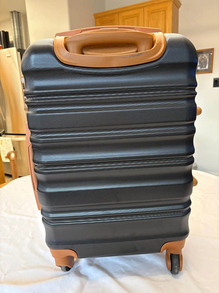 Long Vacation Hardshell Spinner Suitcase - photo 2