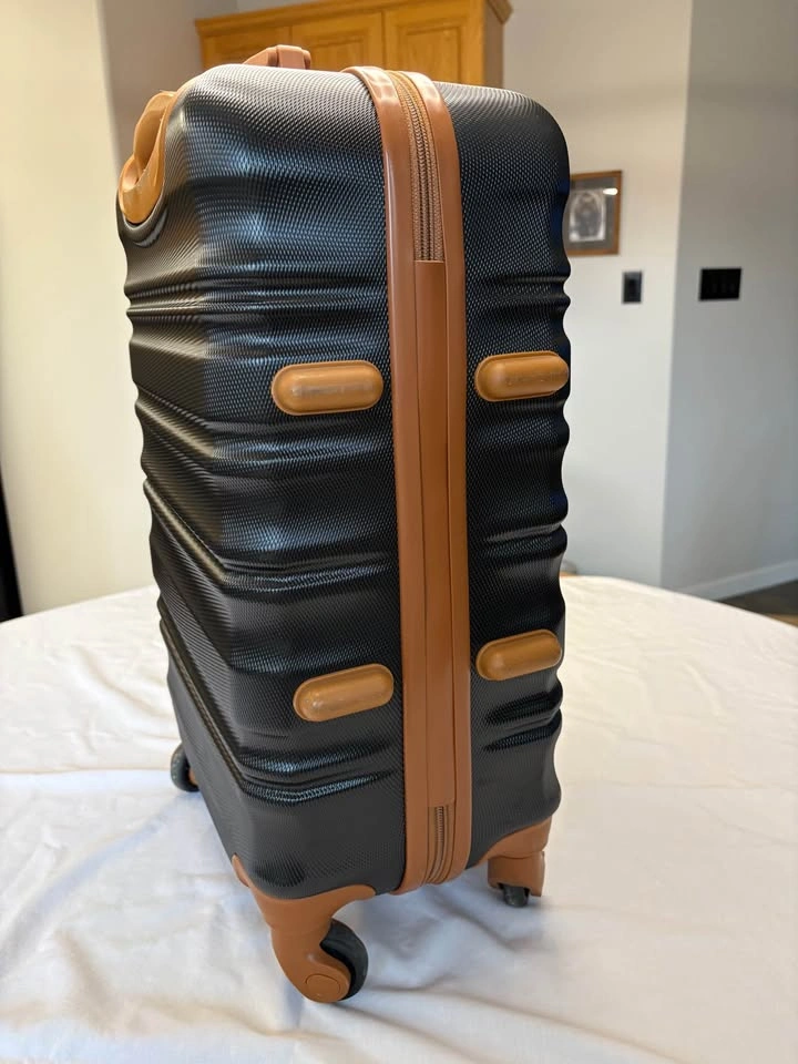 Long Vacation Hardshell Spinner Suitcase - photo 4