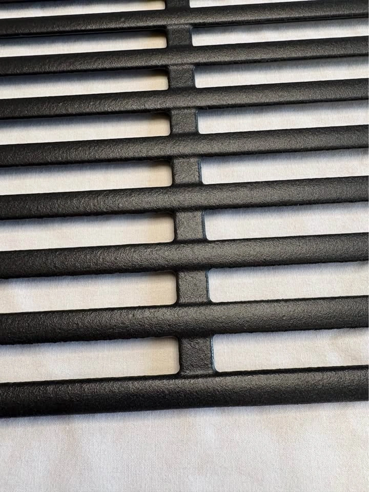 Original Weber Genesis 300 porcelain cast iron grates - photo 2