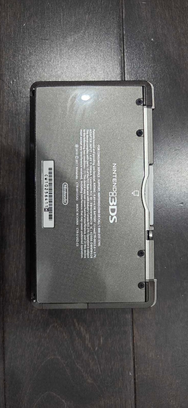 3DS very good condition comes with charger