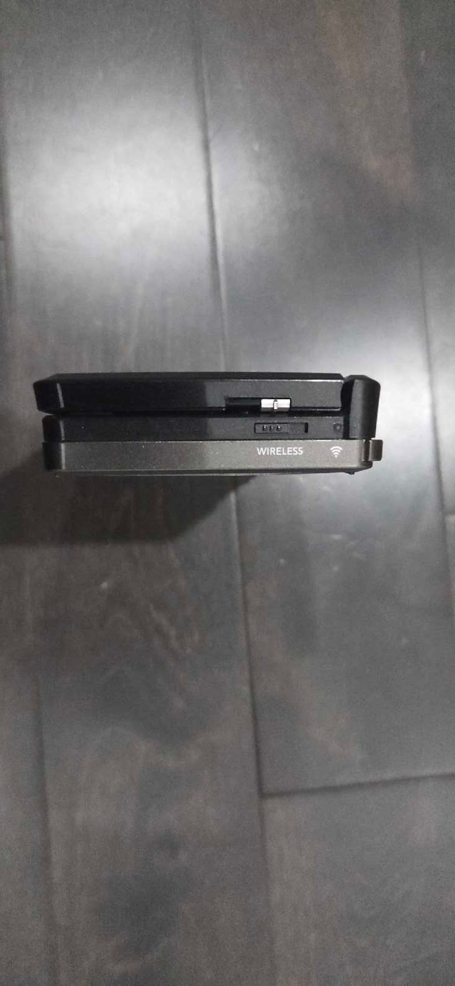 3DS very good condition comes with charger - photo 3