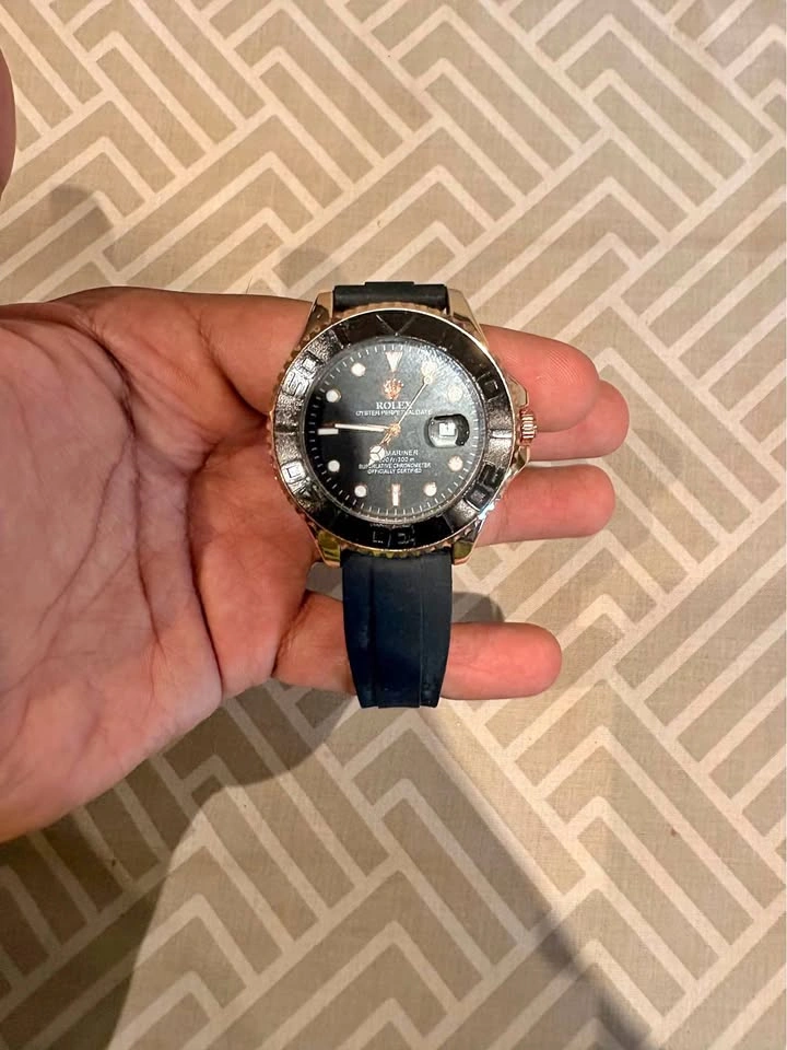 Men’s Black & Gold Watch