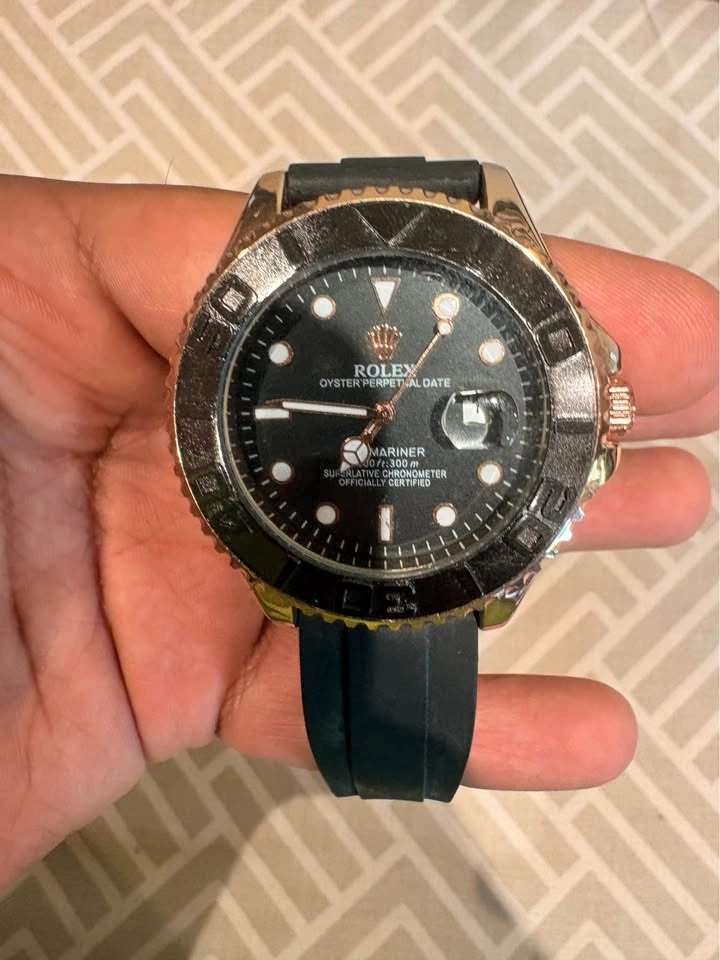 Men’s Black & Gold Watch - photo 2