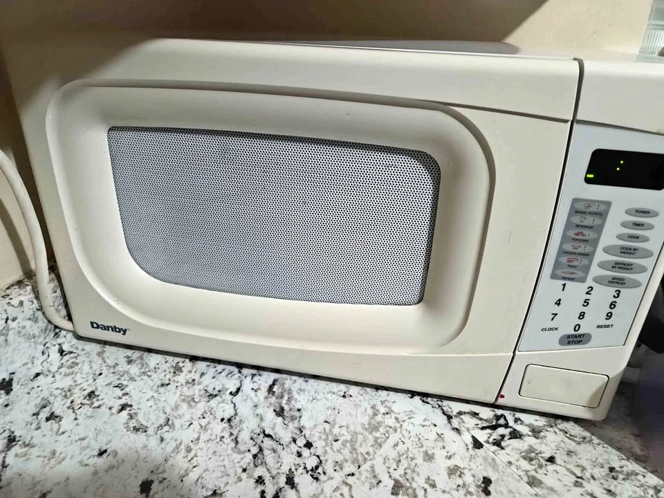 Danby Microwave – Good Working Condition