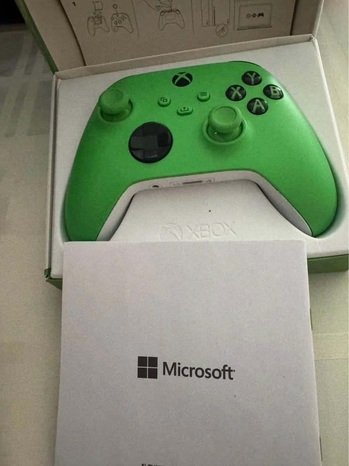 Microsoft Xbox Wireless Controller - Velocity Green - photo 3