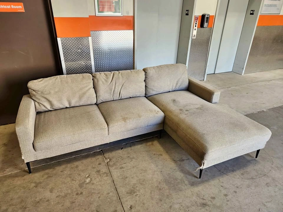 🇨🇦  Large 2 piece modular sectional couch