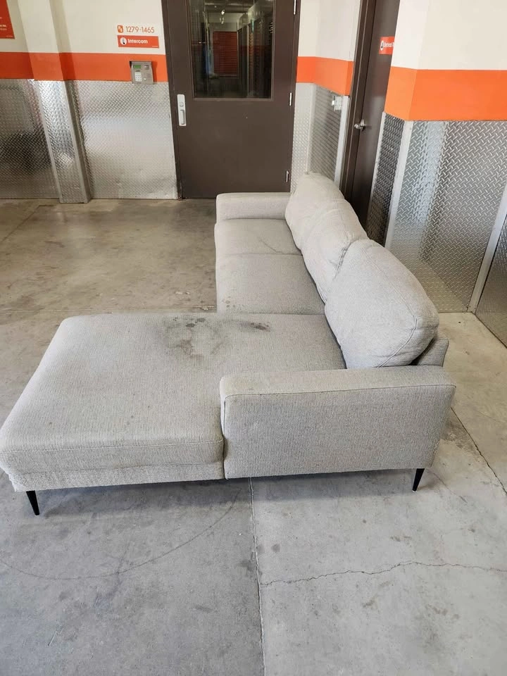 🇨🇦  Large 2 piece modular sectional couch - photo 2