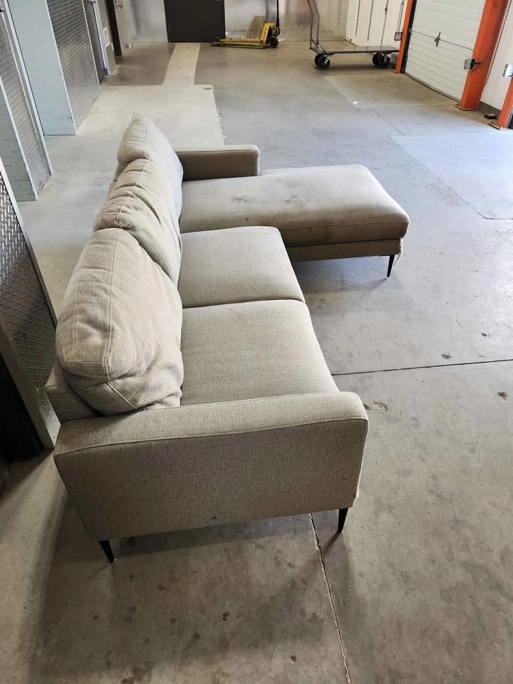 🇨🇦  Large 2 piece modular sectional couch - photo 3