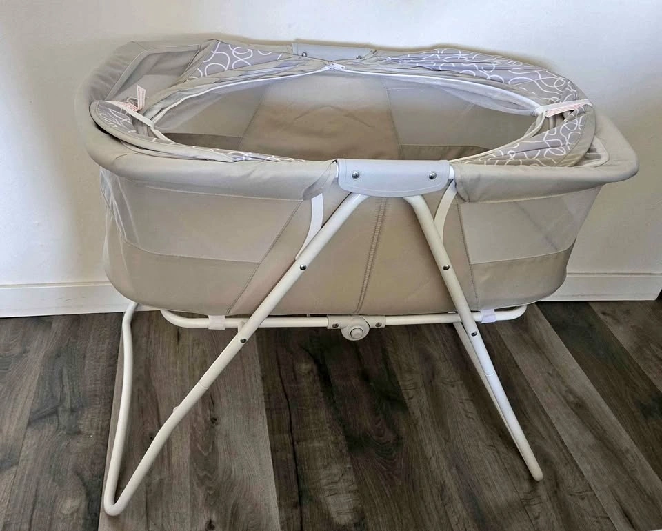 Portable Folding Baby Bassinet (Dream On Me Karley) - Like New