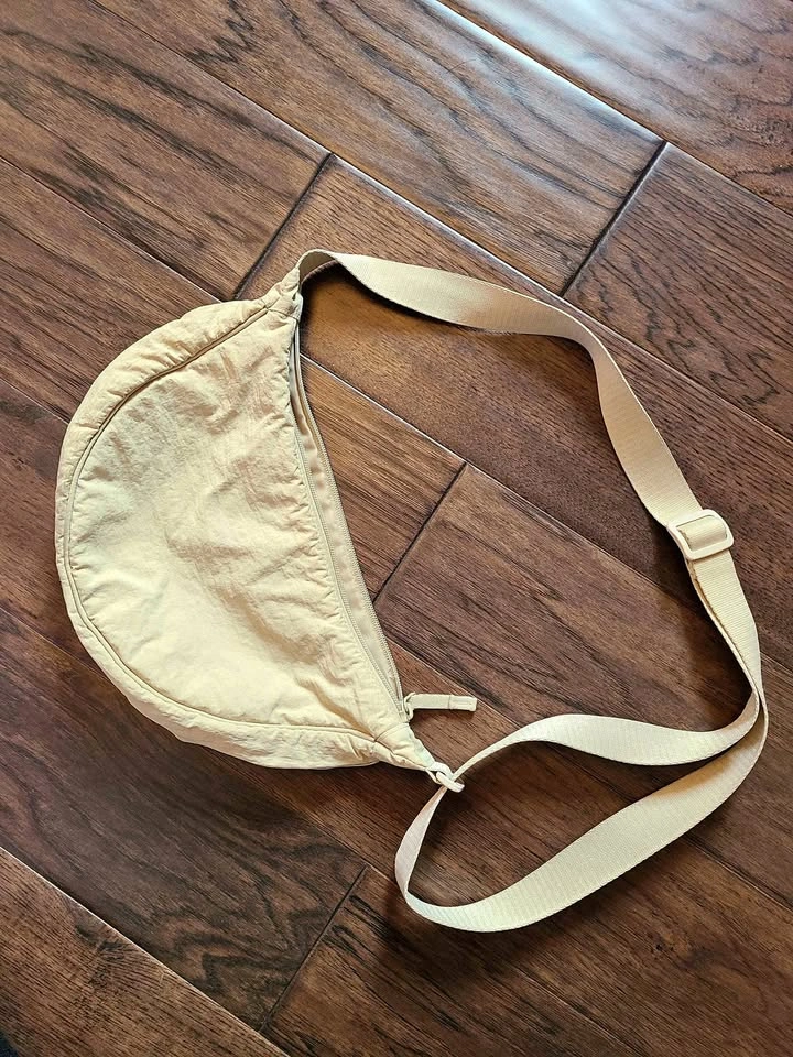 Uniqlo cross body bag