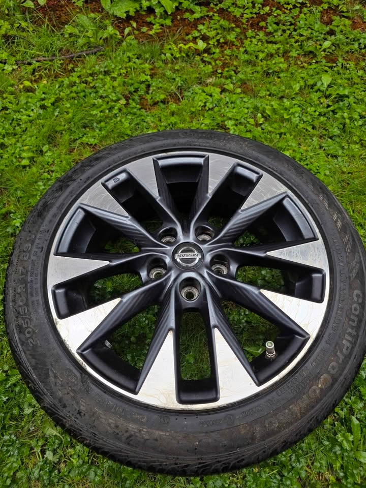 2017 Nissan Sentra 17" Alloy Wheels with Continental Tires