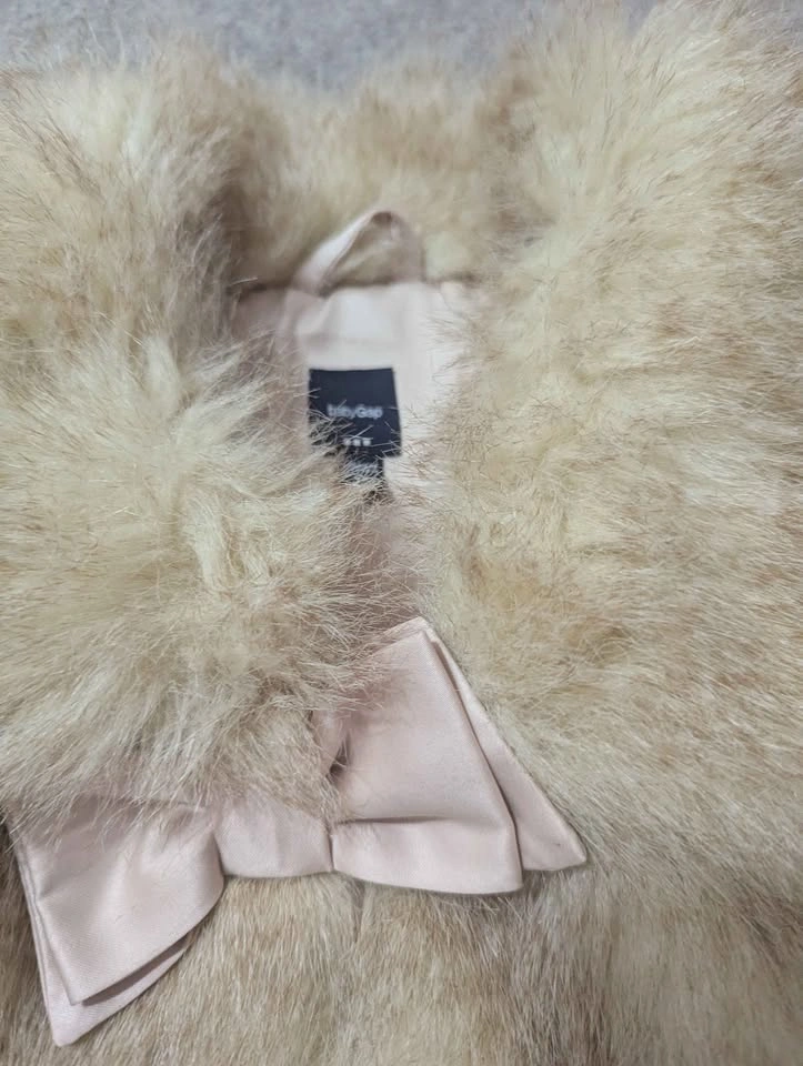 Fancy babyGap Faux Fur Jacket -3T - photo 2