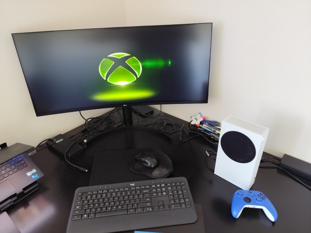 (Delivery) Xbox Series S w/games - photo 2
