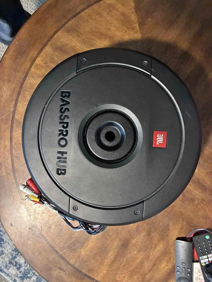 JBL Basspro Hub - 11" Powered subwoofer System, Black