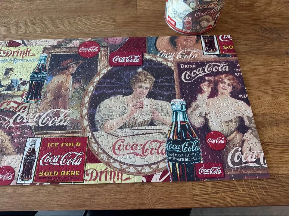 Coca-Cola Vintage Advertising Jigsaw Puzzle in Collector Tin - photo 3