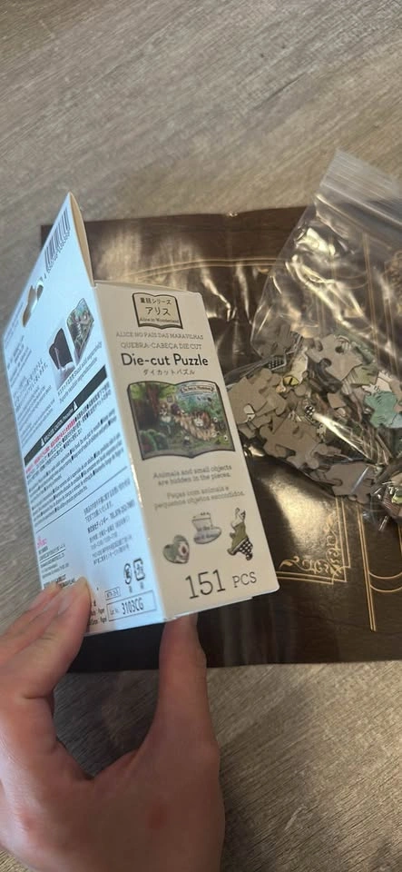 Tea Party in Wonderland 151-Piece Die-cut Puzzle - photo 3
