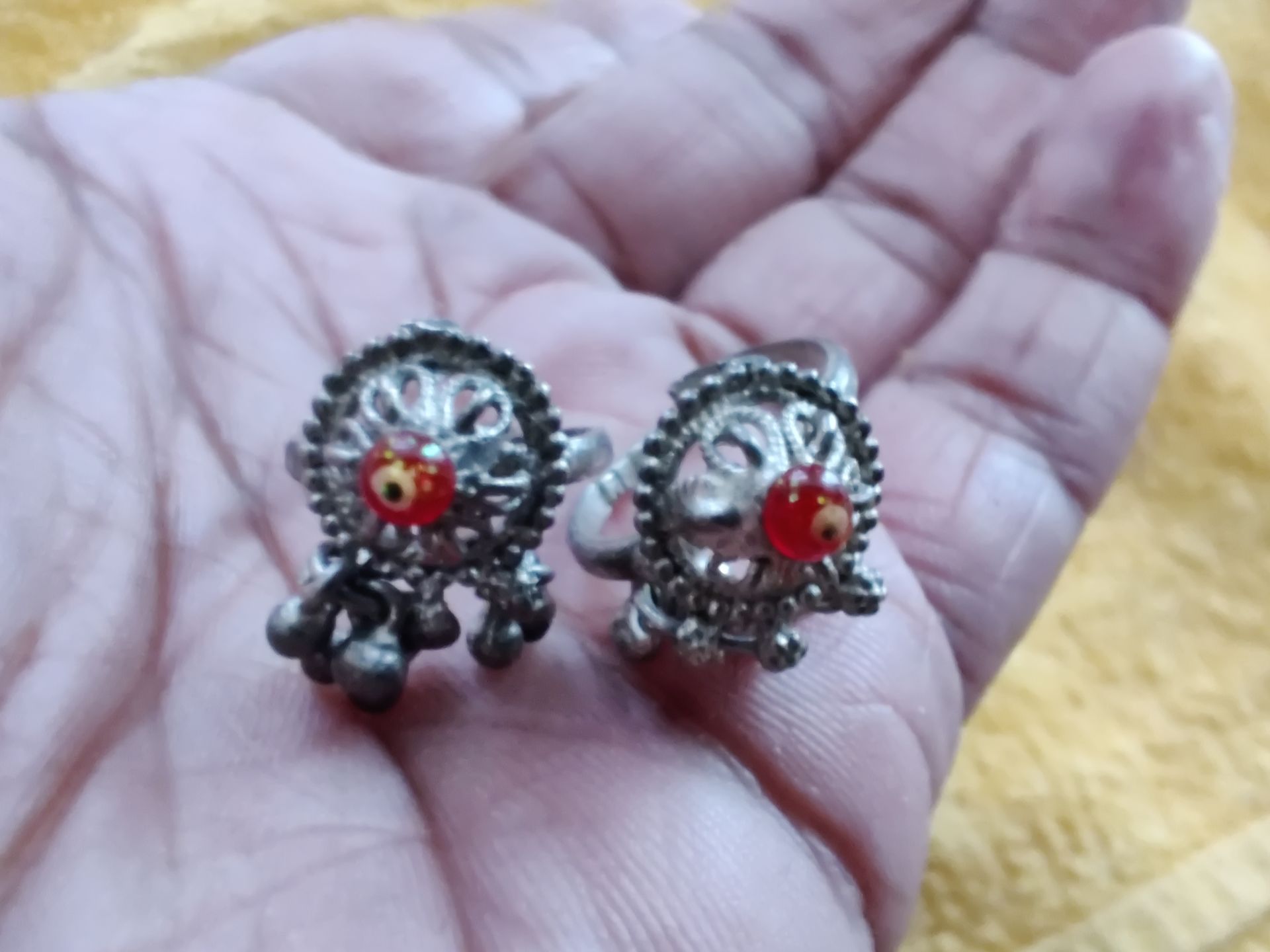 Silver Filigree Toe Rings with Red Bead - photo 3