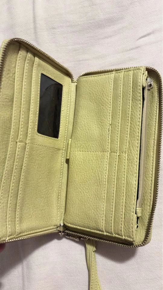 FREE purse, STEVE MADDEN - photo 2