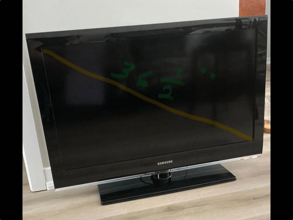 Samsung LCD TV - photo 2