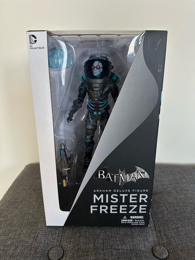 DC COMICS BATMAN ARKHAM DELUXE FIGURE MR. FREEZE